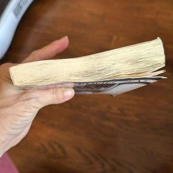 A Moveable Feast by Ernest Hemingway paperback book - Picture 5 of 8